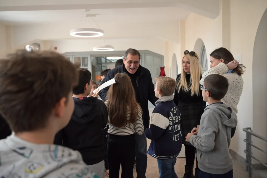 Πάτρα: Ο Κ. Πελετίδης με μαθητές - Εμφαση στην ιστορικότητα του Δημαρχείου ΦΩΤΟ 38 Πάτρα: Ο Κ. Πελετίδης με μαθητές - Εμφαση στην ιστορικότητα του Δημαρχείου ΦΩΤΟ