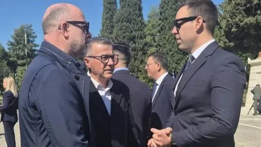 Αχαΐα: Κομματικά στελέχη των «Δημοκρατών» με τον Κασσελάκη στο Μεσολόγγι - Η επαφή με τους πολίτες ΒΙΝΤΕΟ-ΦΩΤΟ