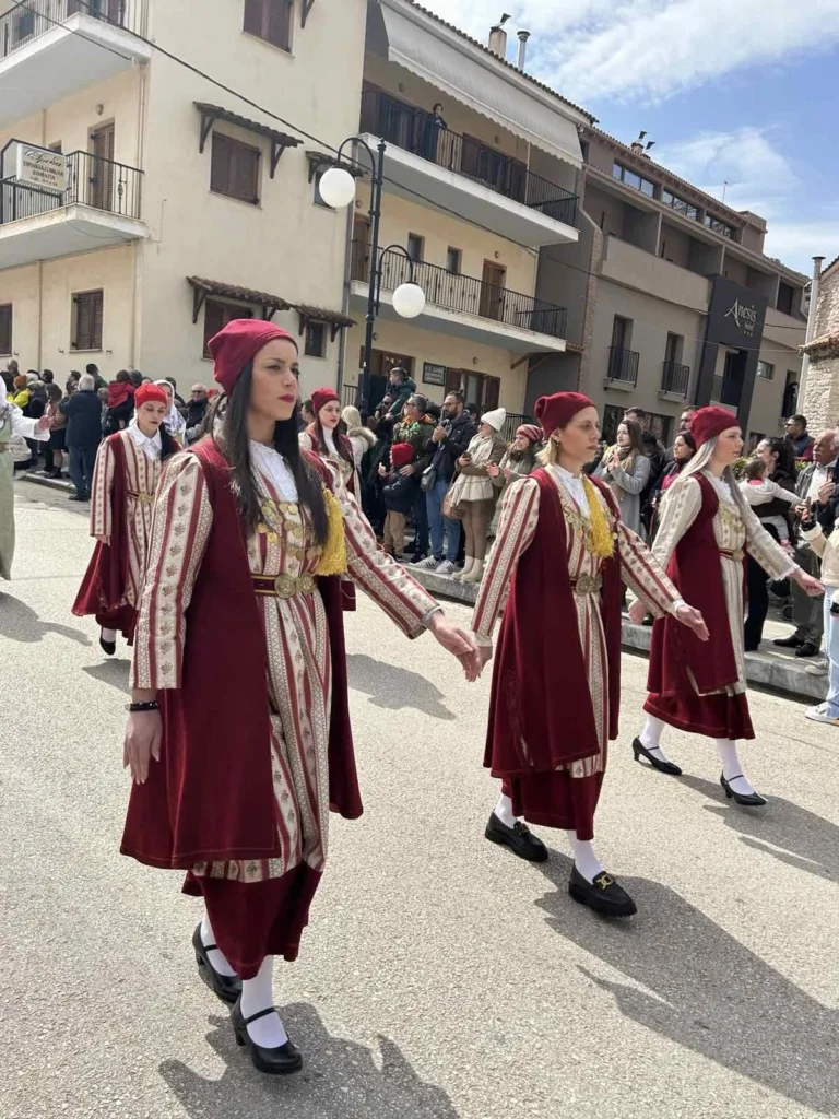 Καλάβρυτα: Ημέρα επετείου της απελευθέρωσης - Σύμβολο θυσίας, ορόσημο της εθνικής ταυτότητας ΦΩΤΟ 41 Καλάβρυτα: Ημέρα επετείου της απελευθέρωσης - Σύμβολο θυσίας, ορόσημο της εθνικής ταυτότητας ΦΩΤΟ
