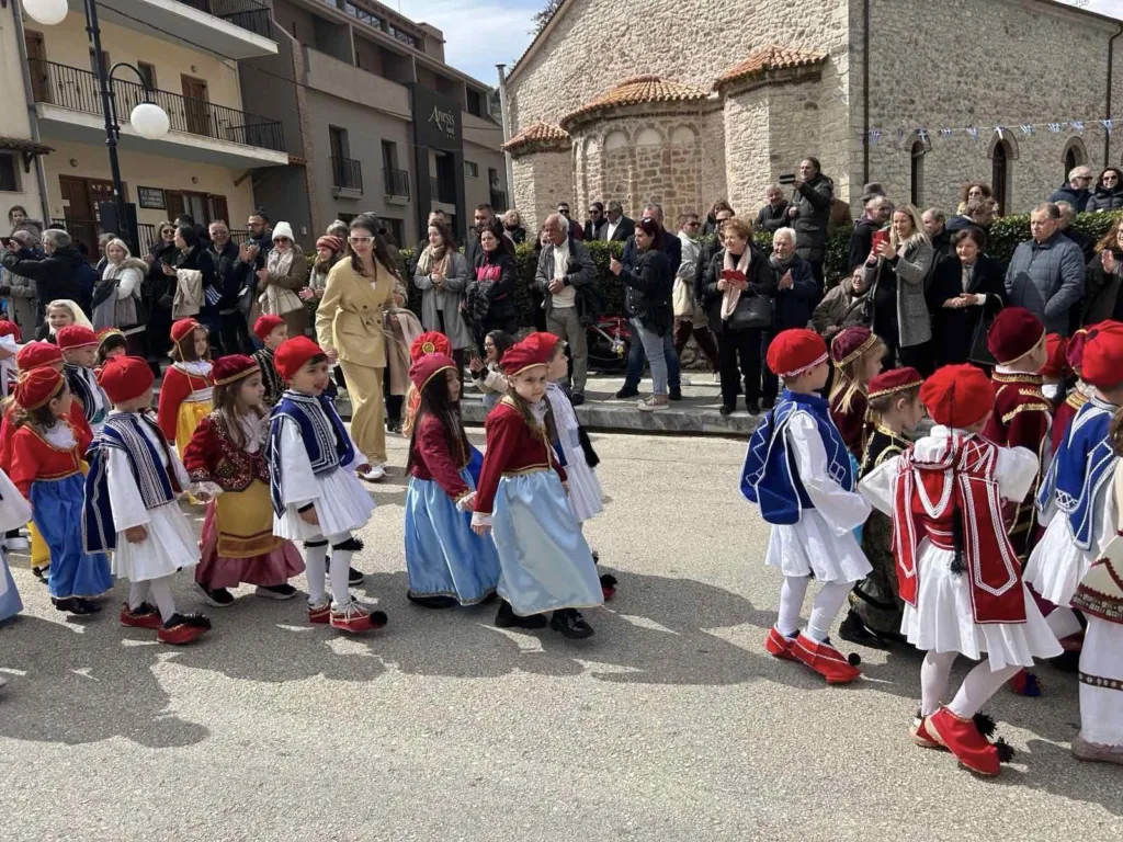 Καλάβρυτα: Ημέρα επετείου της απελευθέρωσης - Σύμβολο θυσίας, ορόσημο της εθνικής ταυτότητας ΦΩΤΟ 49 Καλάβρυτα: Ημέρα επετείου της απελευθέρωσης - Σύμβολο θυσίας, ορόσημο της εθνικής ταυτότητας ΦΩΤΟ
