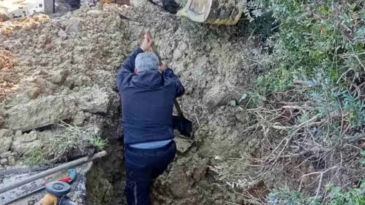 Δυτική Αχαΐα: «Κόπηκε» στα τρία κεντρικός αγωγός Υδρευσης ΦΩΤΟ