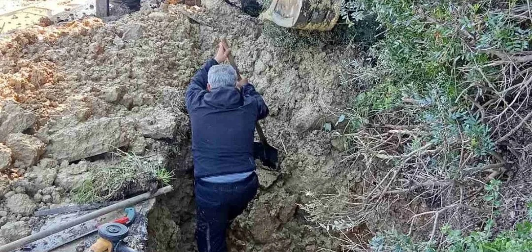 Δυτική Αχαΐα: «Κόπηκε» στα τρία κεντρικός αγωγός Υδρευσης ΦΩΤΟ