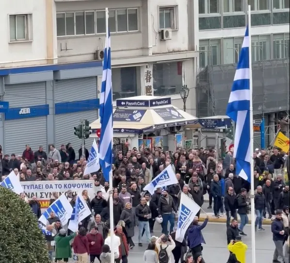 Αχαΐα: Με τους Ιδιοκτήτες των Ταξί Πάτρας ο Α.Παναγιωτόπουλος στο Σύνταγμα ΦΩΤ 29 Αχαΐα: Με τους Ιδιοκτήτες των Ταξί Πάτρας ο Α.Παναγιωτόπουλος στο Σύνταγμα ΦΩΤ