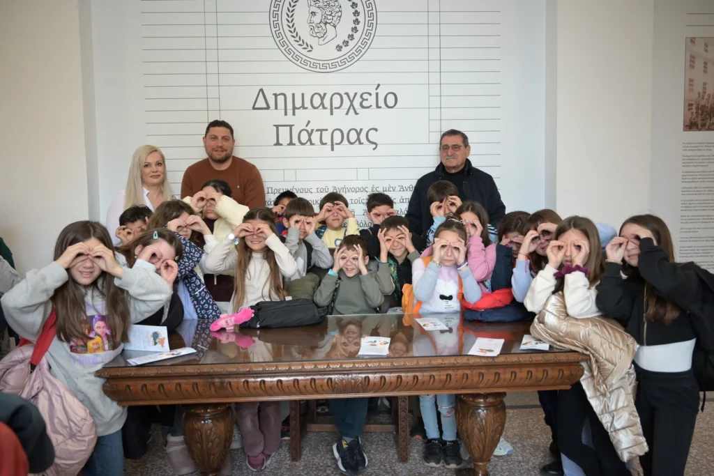 Πάτρα: Ο Κ. Πελετίδης με μαθητές - Εμφαση στην ιστορικότητα του Δημαρχείου ΦΩΤΟ 37 Πάτρα: Ο Κ. Πελετίδης με μαθητές - Εμφαση στην ιστορικότητα του Δημαρχείου ΦΩΤΟ