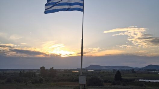 Αχαΐα: Κοινοτάρχης ύψωσε την Γαλανόλευκη στο...Υδραγωγείο - «Με την Ελλάδα στην καρδιά...» ΦΩΤΟ