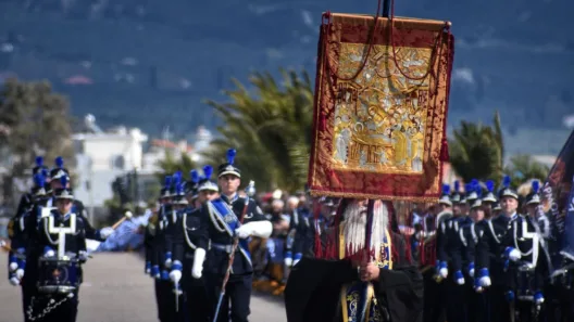 Μεσολόγγι: Το Λάβαρο της Αγίας Λαύρας στην παρέλαση, παρουσία Δένδια - Το συγκινητικό μήνυμα του πιλότου της ομάδας Ζεύς ΒΙΝΤΕΟ