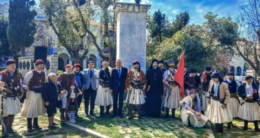 Αναπαράσταση της Ορκωμοσίας των Αγωνιστών του '21 από τους «Μωραΐτες εν Χορώ», στην Πάτρα ΦΩΤΟ