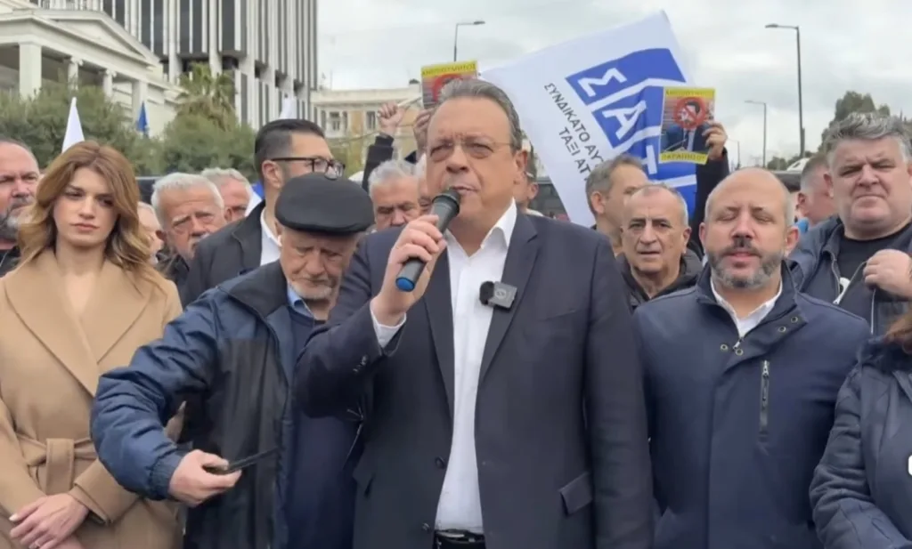 Αχαΐα: Με τους Ιδιοκτήτες των Ταξί Πάτρας ο Α.Παναγιωτόπουλος στο Σύνταγμα ΦΩΤ 32 Αχαΐα: Με τους Ιδιοκτήτες των Ταξί Πάτρας ο Α.Παναγιωτόπουλος στο Σύνταγμα ΦΩΤ