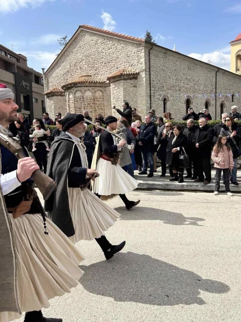 Καλάβρυτα: Ημέρα επετείου της απελευθέρωσης - Σύμβολο θυσίας, ορόσημο της εθνικής ταυτότητας ΦΩΤΟ 39 Καλάβρυτα: Ημέρα επετείου της απελευθέρωσης - Σύμβολο θυσίας, ορόσημο της εθνικής ταυτότητας ΦΩΤΟ