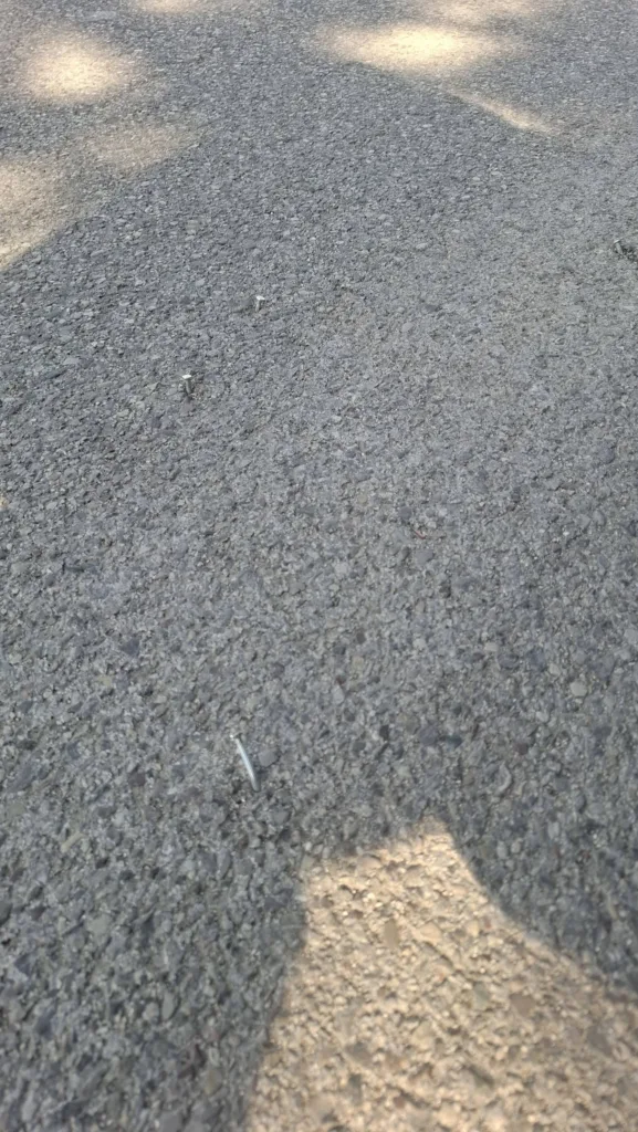 Πάτρα: «Καρφιά» στην Μίνι Περιμετρική - Τα ξέχασαν στο οδόστρωμα ΦΩΤΟ