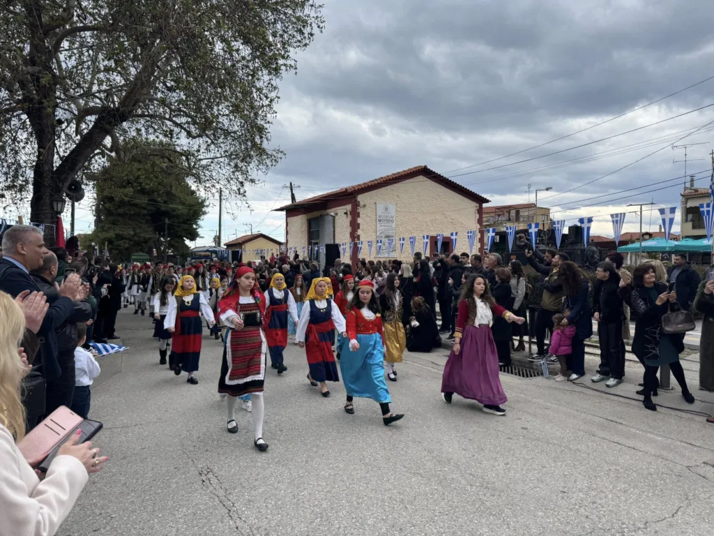 Συγκίνηση και σεβασμός σε όσους θυσιάστηκαν, από το Διακοπτό ΦΩΤΟ