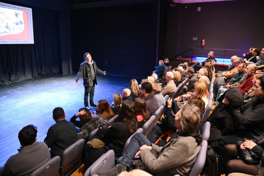 Η πρεμιέρα της παράστασης του ΔΗΠΕΘΕ «Οι ωραίοι τρελοί της Πάτρας» ΒΙΝΤΕΟ-ΦΩΤΟ