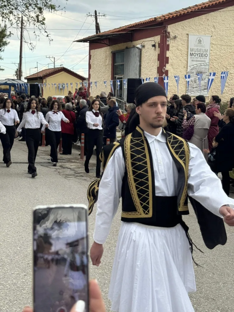 Συγκίνηση και σεβασμός σε όσους θυσιάστηκαν, από το Διακοπτό ΦΩΤΟ