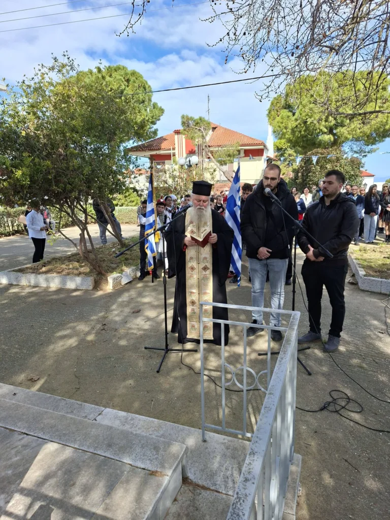 Επειτειακές εκδηλώσεις στο Ηρώον της Πλατείας Καμινίων ΦΩΤΟ 29 Επειτειακές εκδηλώσεις στο Ηρώον της Πλατείας Καμινίων ΦΩΤΟ