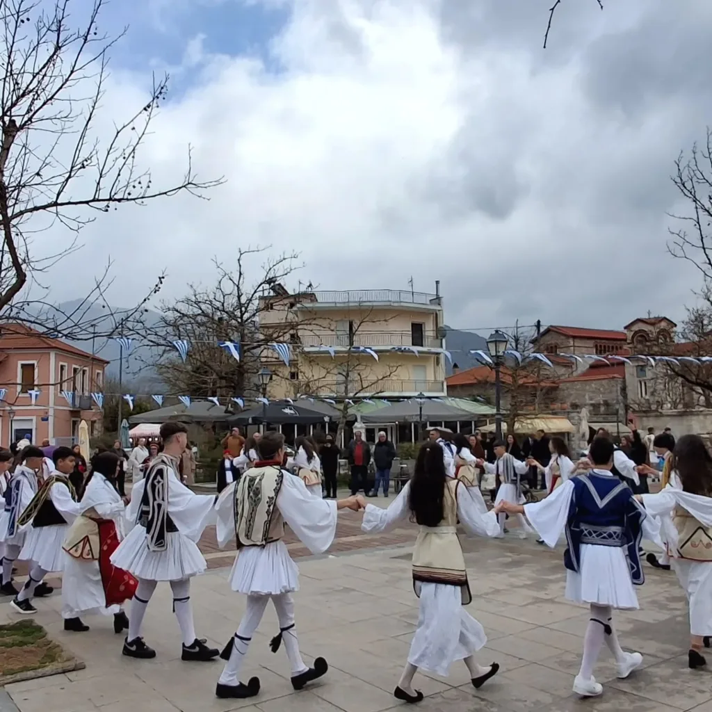 Χρόνια πολλά σε όλους τους Έλληνες, από τα ορεινά Καλαβρυτοχώρια ΦΩΤΟ 40 Χρόνια πολλά σε όλους τους Έλληνες, από τα ορεινά Καλαβρυτοχώρια ΦΩΤΟ