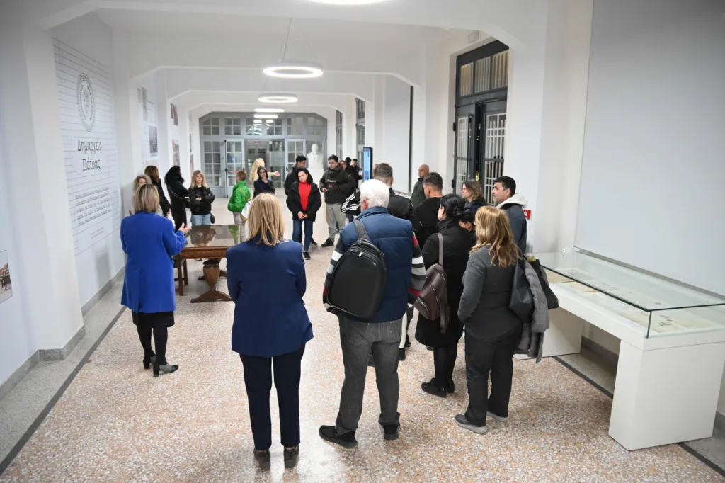 Οι μαθητές του 1ου Εσπερινού Γυμνασίου Πάτρας, στο Δημαρχείο ΦΩΤΟ 30 Οι μαθητές του 1ου Εσπερινού Γυμνασίου Πάτρας, στο Δημαρχείο ΦΩΤΟ