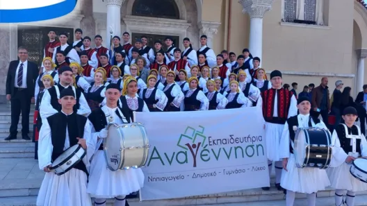 Στην μαθητική παρέλαση τα Εκπαιδευτήρια «Αναγέννηση» Πάτρας ΦΩΤΟ