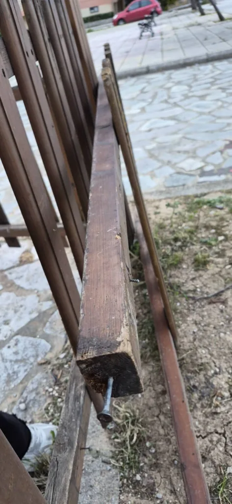 Πάτρα: «Διέλυσαν» πλατεία και κινδυνεύουν μικρά παιδιά ΦΩΤΟ 31 Πάτρα: «Διέλυσαν» πλατεία και κινδυνεύουν μικρά παιδιά ΦΩΤΟ