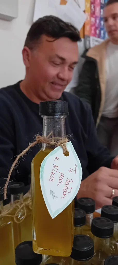 «Μας βγήκε το λάδι» από το 1ο Δημοτικό Σχολείο Ακράτας ΦΩΤΟ 30 «Μας βγήκε το λάδι» από το 1ο Δημοτικό Σχολείο Ακράτας ΦΩΤΟ