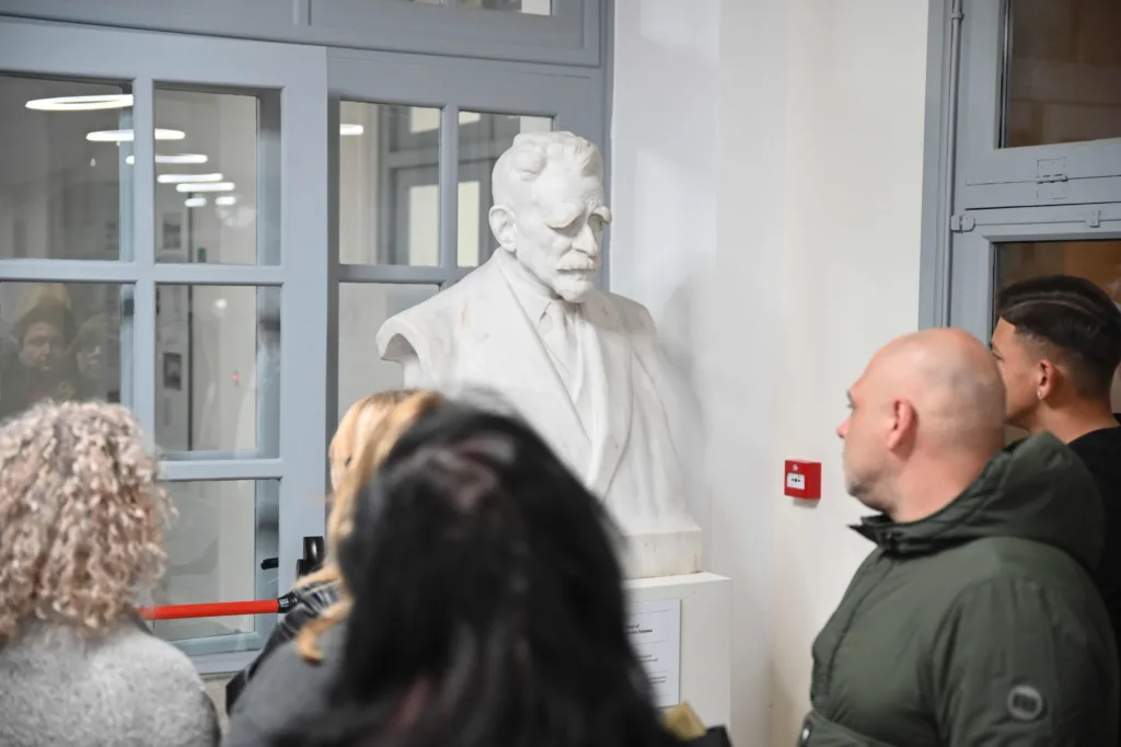 Οι μαθητές του 1ου Εσπερινού Γυμνασίου Πάτρας, στο Δημαρχείο ΦΩΤΟ