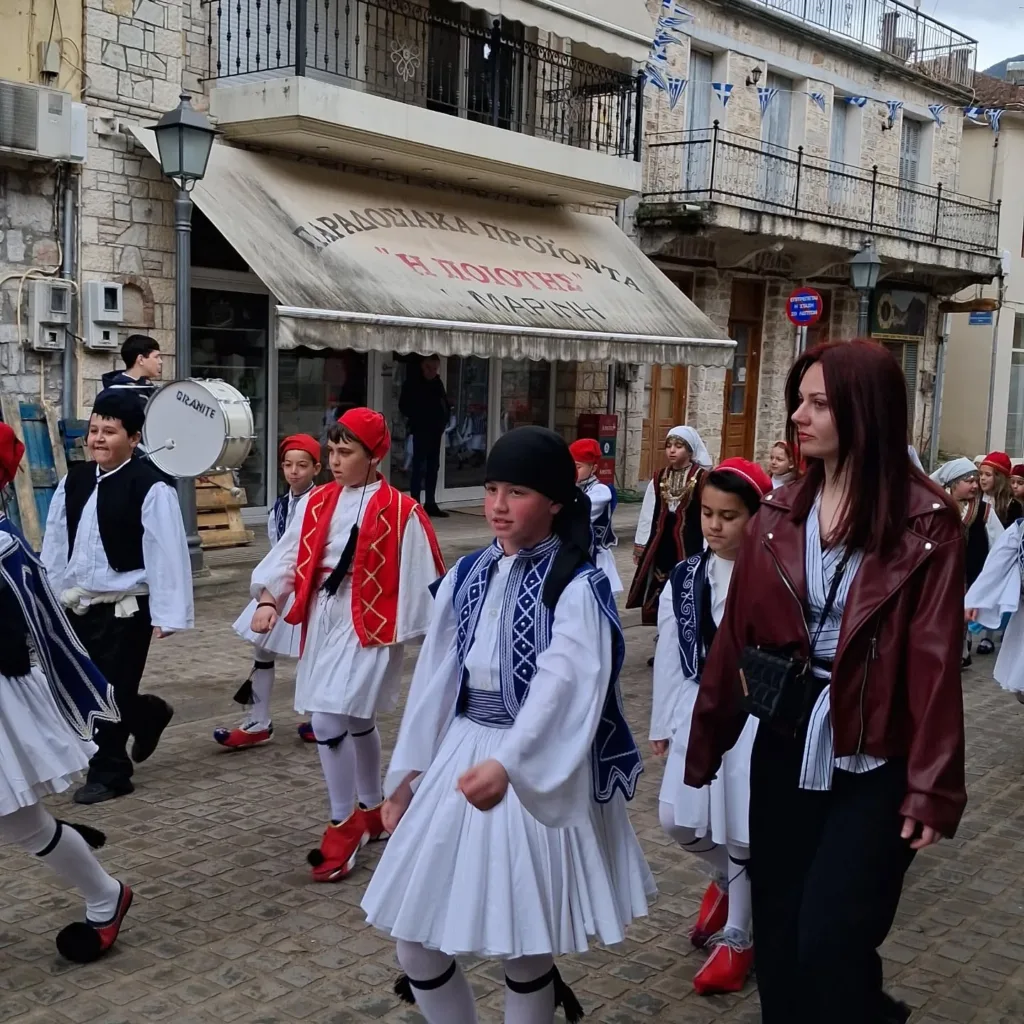 Χρόνια πολλά σε όλους τους Έλληνες, από τα ορεινά Καλαβρυτοχώρια ΦΩΤΟ 44 Χρόνια πολλά σε όλους τους Έλληνες, από τα ορεινά Καλαβρυτοχώρια ΦΩΤΟ