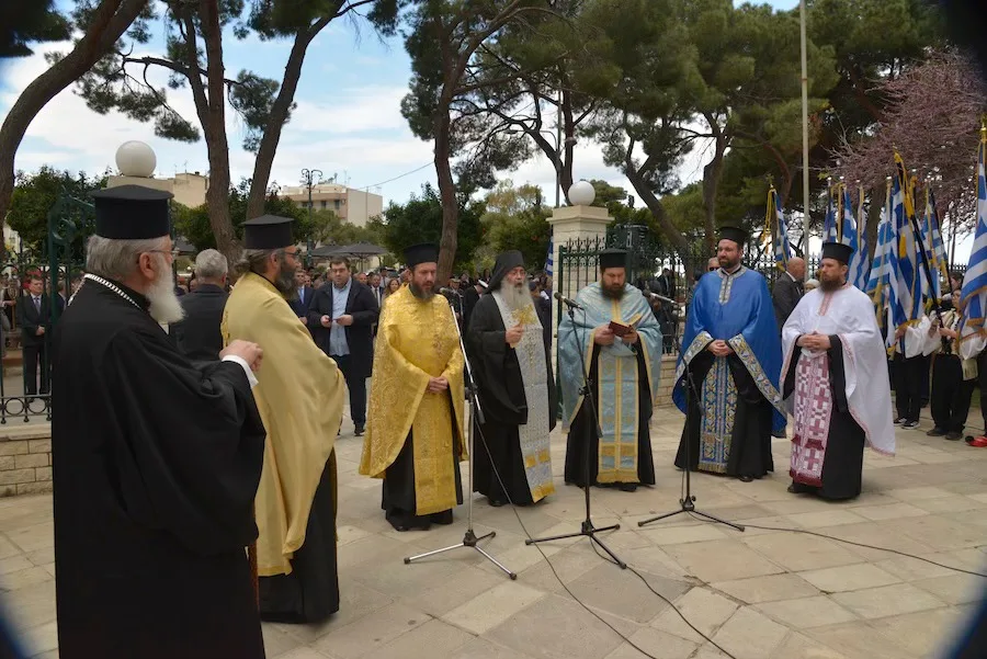 Αίγιο: Στην παραλία η μαθητική παρέλαση της 25ης Μαρτίου...και με άλογα BINTEO-ΦΩΤΟ 29 Αίγιο: Στην παραλία η μαθητική παρέλαση της 25ης Μαρτίου...και με άλογα BINTEO-ΦΩΤΟ