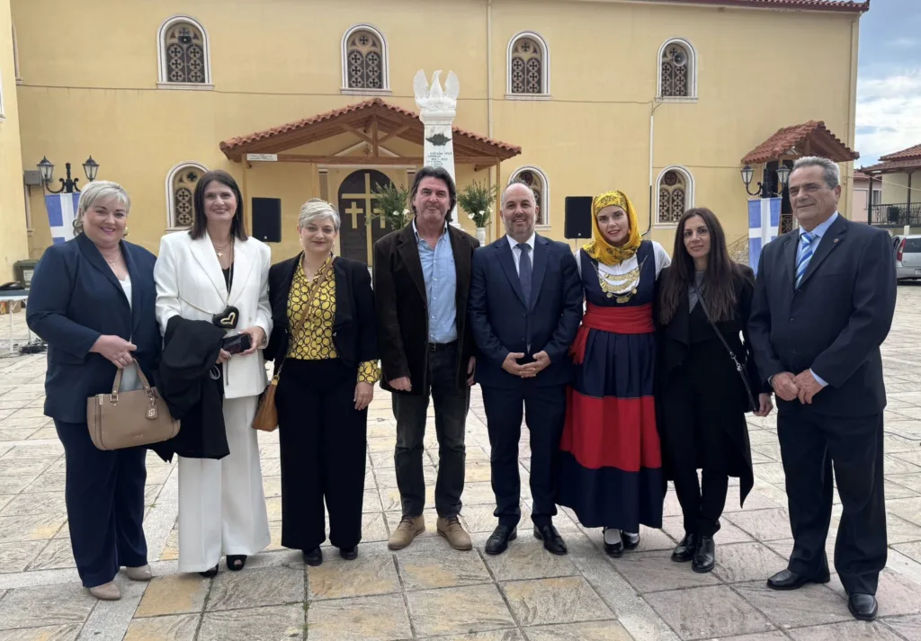Συγκίνηση και σεβασμός σε όσους θυσιάστηκαν, από το Διακοπτό ΦΩΤΟ 35 Συγκίνηση και σεβασμός σε όσους θυσιάστηκαν, από το Διακοπτό ΦΩΤΟ