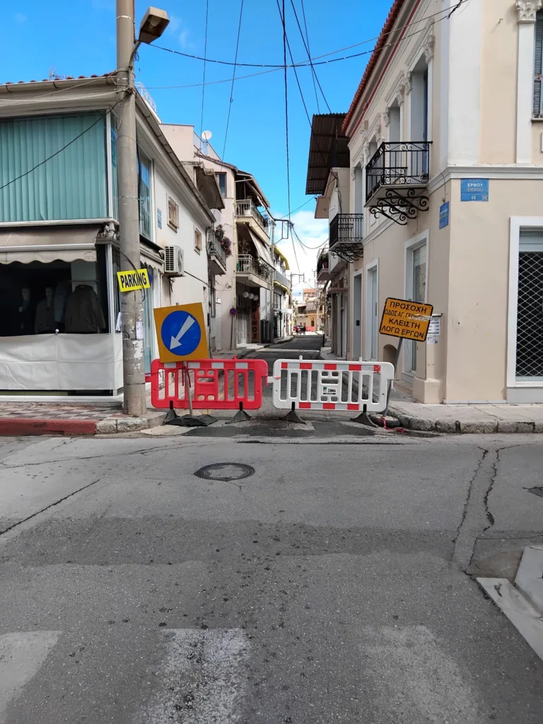 Αίγιο: Η περιπέπεια οδηγού, στον «λαβύρινθο» του πεζοδρομημένου Κέντρου ΦΩΤΟ