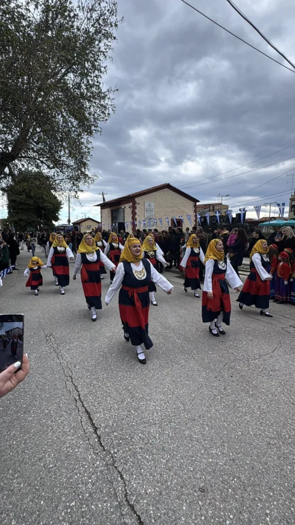 Συγκίνηση και σεβασμός σε όσους θυσιάστηκαν, από το Διακοπτό ΦΩΤΟ