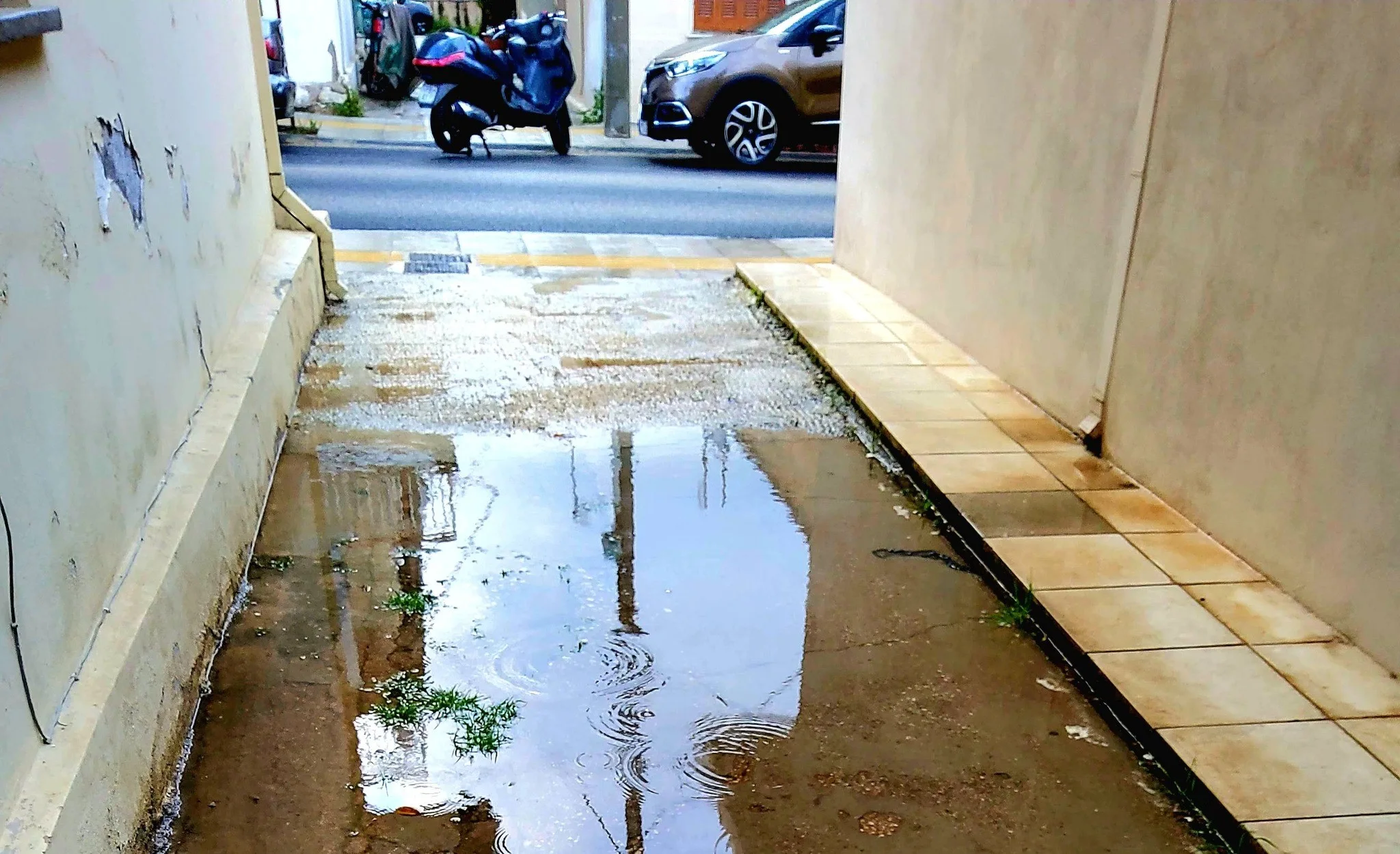 Πάτρα: Πλημμυρίζουν σπίτια από κακοτεχνία του Δήμου ΦΩΤΟ