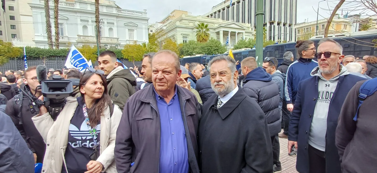 Αχαΐα: Με τους Ιδιοκτήτες των Ταξί Πάτρας ο Α.Παναγιωτόπουλος στο Σύνταγμα ΦΩΤ