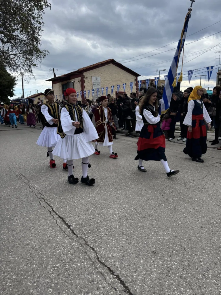 Συγκίνηση και σεβασμός σε όσους θυσιάστηκαν, από το Διακοπτό ΦΩΤΟ