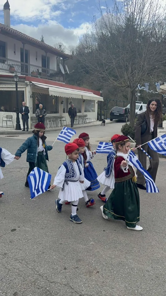 Χρόνια πολλά σε όλους τους Έλληνες, από τα ορεινά Καλαβρυτοχώρια ΦΩΤΟ 29 Χρόνια πολλά σε όλους τους Έλληνες, από τα ορεινά Καλαβρυτοχώρια ΦΩΤΟ