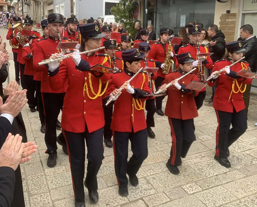 Η Φιλαρμονική Ακράτας με σεβασμό στην Εθνική Επέτειο της 25ης Μαρτίου ΦΩΤΟ