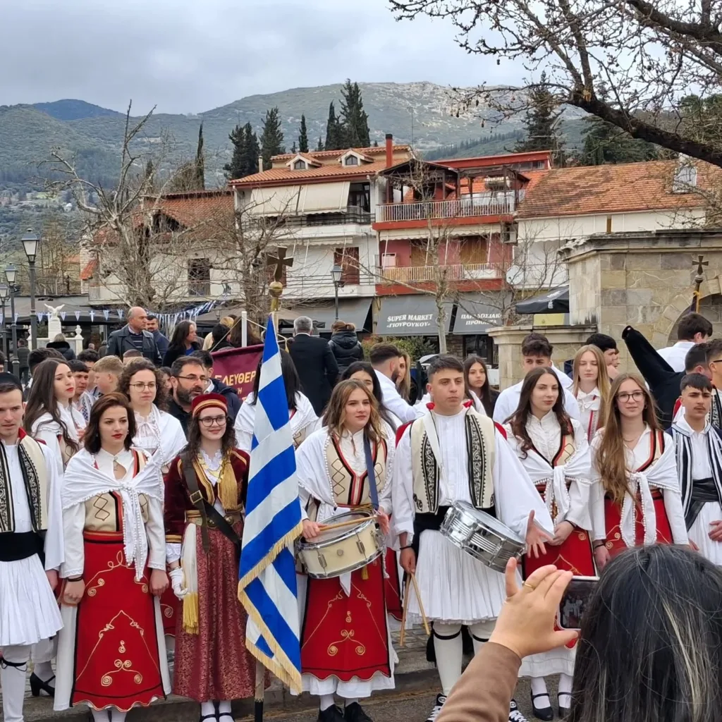 Χρόνια πολλά σε όλους τους Έλληνες, από τα ορεινά Καλαβρυτοχώρια ΦΩΤΟ 42 Χρόνια πολλά σε όλους τους Έλληνες, από τα ορεινά Καλαβρυτοχώρια ΦΩΤΟ