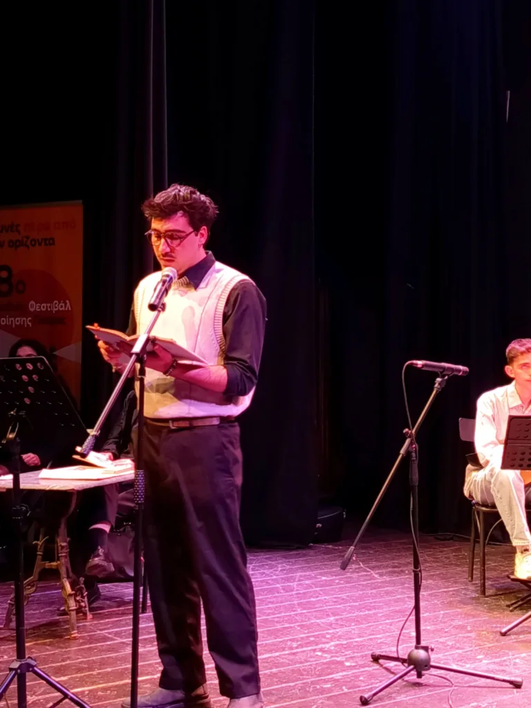 Πάνω από 20 ποιητές και ποιήτριες διάβασαν για την Ειρήνη, στο Επίκεντρο + ΦΩΤΟ