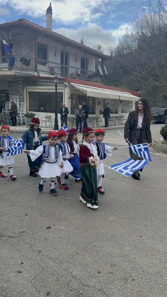 Χρόνια πολλά σε όλους τους Έλληνες, από τα ορεινά Καλαβρυτοχώρια ΦΩΤΟ 30 Χρόνια πολλά σε όλους τους Έλληνες, από τα ορεινά Καλαβρυτοχώρια ΦΩΤΟ