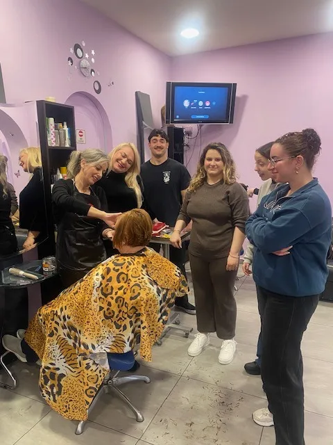 Το ΣΑΕΚ Αιγίου έκανε μάθημα σε Κομμωτήριο για «Εξειδικευμένα Χτενίσματα» ΦΩΤΟ