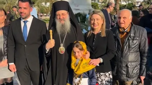 Με την κόρη της Αρχαία Ελληνίδα η Χριστίνα Αλεξοπούλου στην Πάτρα ΒΙΝΤΕΟ-ΦΩΤΟ