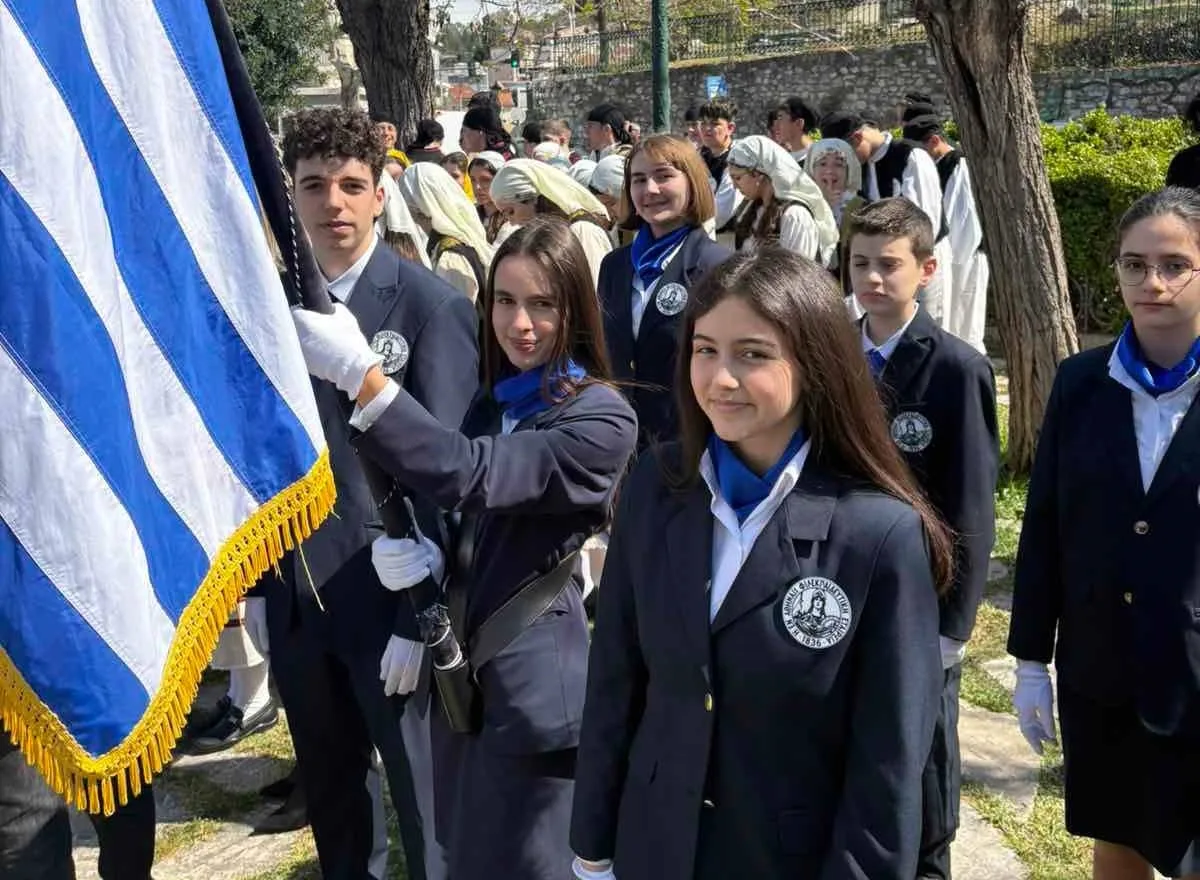 Ιστορία και υπερηφάνεια στα Αρσάκεια Σχολεία Πατρών ΦΩΤΟ