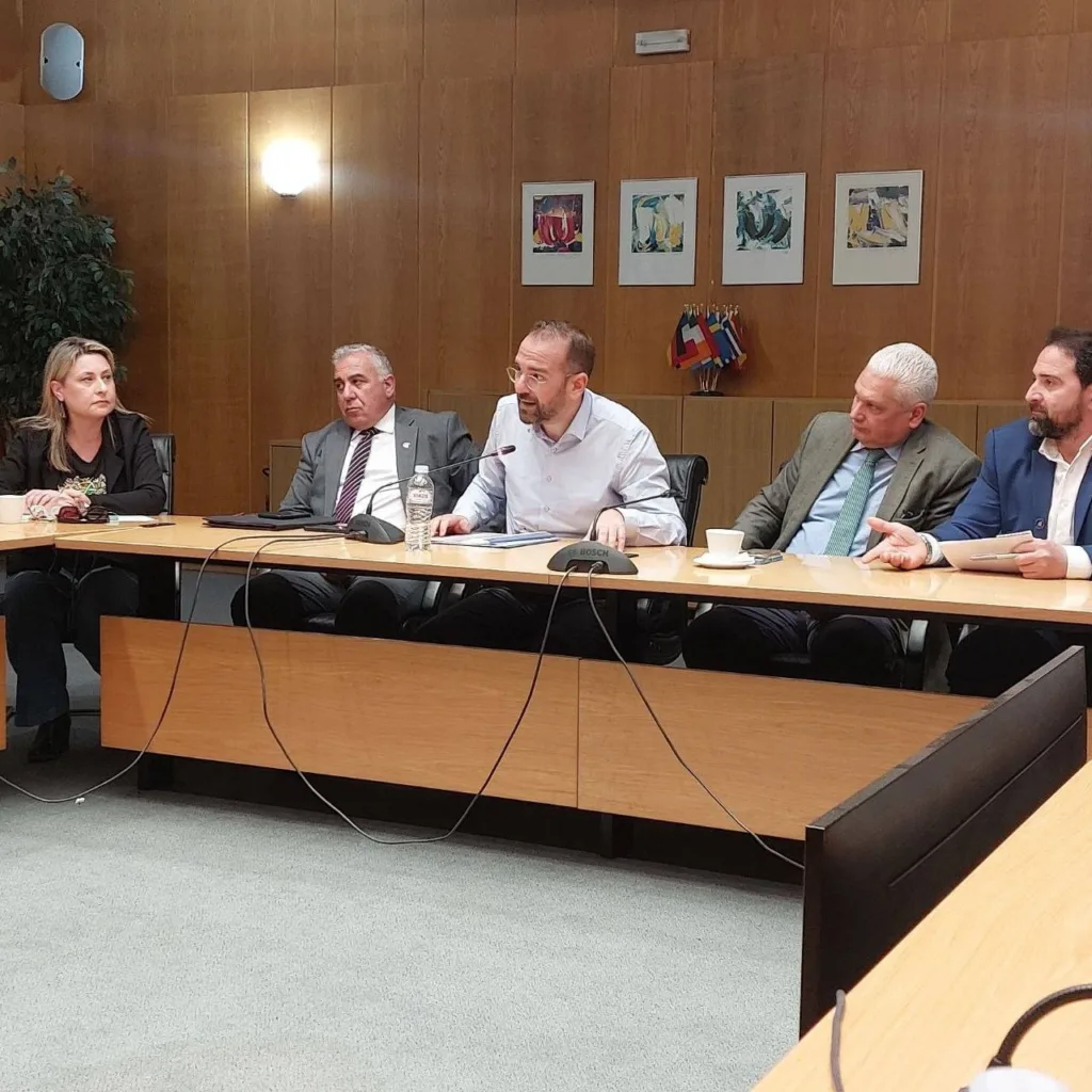 Αχαΐα: Η επαναλειτουργία του Οδοντωτού - Η σύσκεψη στο Υπουργείο - Το «θερμό» επεισόδιο με τον αν. υπουργό Κ.Κυρανάκη ΦΩΤΟ