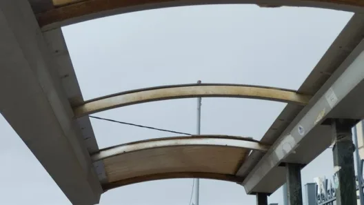 Σαραβάλι Πατρών: Στάση για λεωφορεία που είναι να κλαις και να γελάς! ΦΩΤΟ