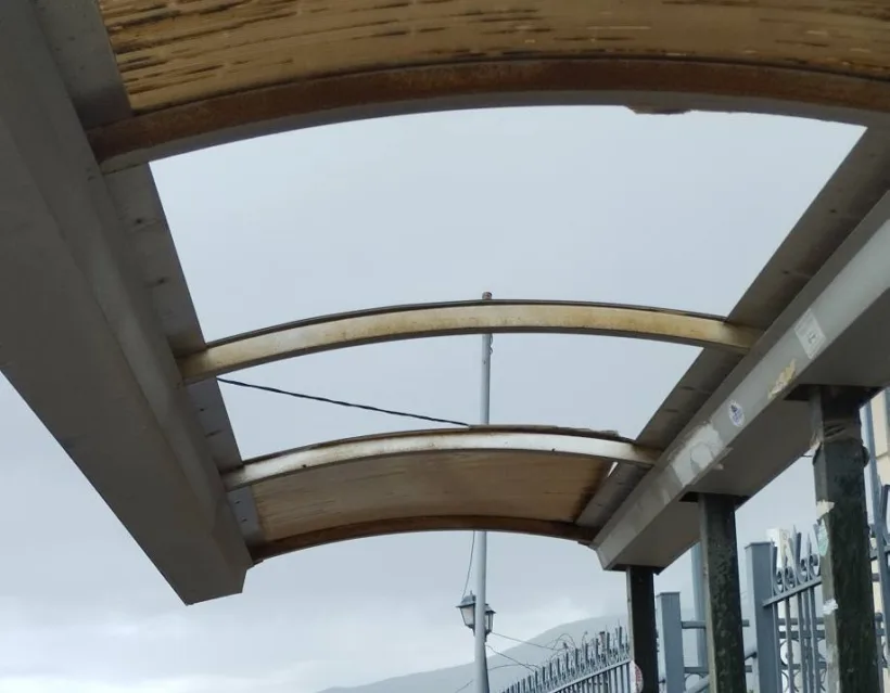 Σαραβάλι Πατρών: Στάση για λεωφορεία που είναι να κλαις και να γελάς! ΦΩΤΟ