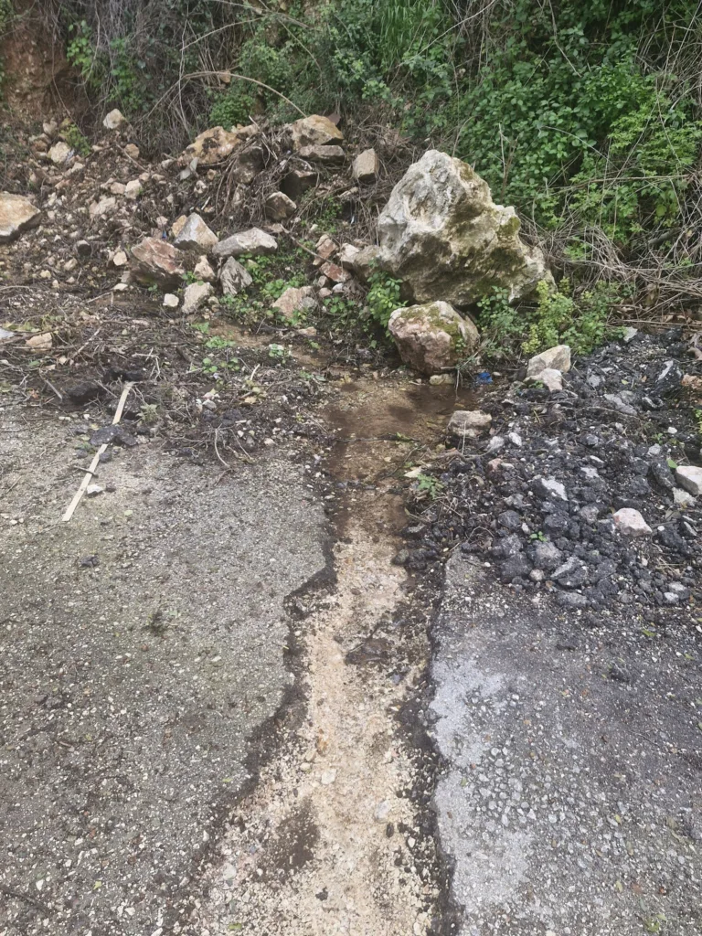 Πάτρα: Δρόμος στην Άνω Καλλιθέα κατέρρευσε - Αποκλεισμένες κατοικίες ΦΩΤΟ