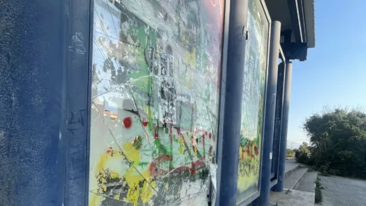 Πάτρα: Εκαναν «γυαλιά καρφιά» στάση του τρένου ΦΩΤΟ