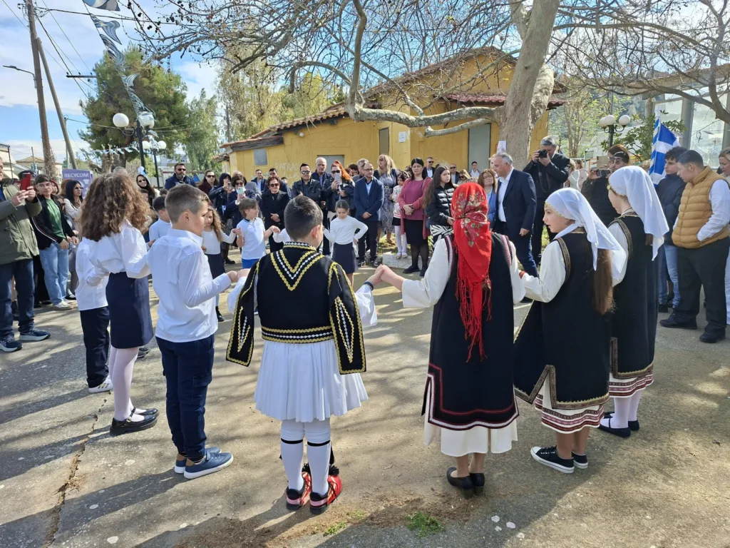 Επειτειακές εκδηλώσεις στο Ηρώον της Πλατείας Καμινίων ΦΩΤΟ 30 Επειτειακές εκδηλώσεις στο Ηρώον της Πλατείας Καμινίων ΦΩΤΟ