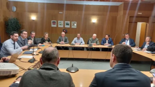 Αχαΐα: Η επαναλειτουργία του Οδοντωτού - Η σύσκεψη στο Υπουργείο - Το «θερμό» επεισόδιο με τον αν. υπουργό Κ.Κυρανάκη ΦΩΤΟ