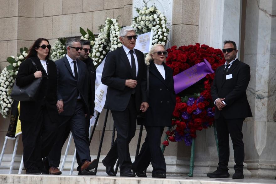 H Ελλάδα αποχαιρέτησε τη Μαρινέλλα - Οι επώνυμοι που παρευρέθηκαν στο «τελευταίο αντίο» ΦΩΤΟ