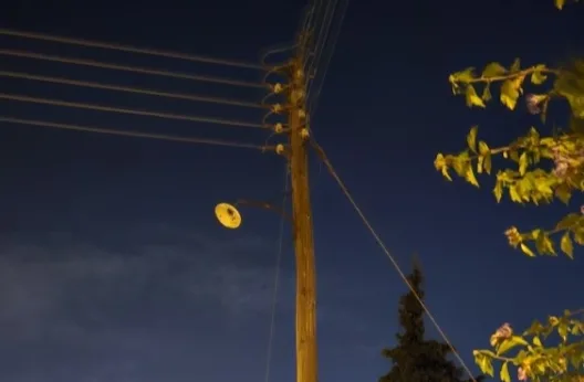 Σελιανίτικα Αχαΐας: Κάτοικοι στο σκοτάδι με «17» καμένες λάμπες για μήνες - Η «απίστευτη» απάντηση του Δήμου!