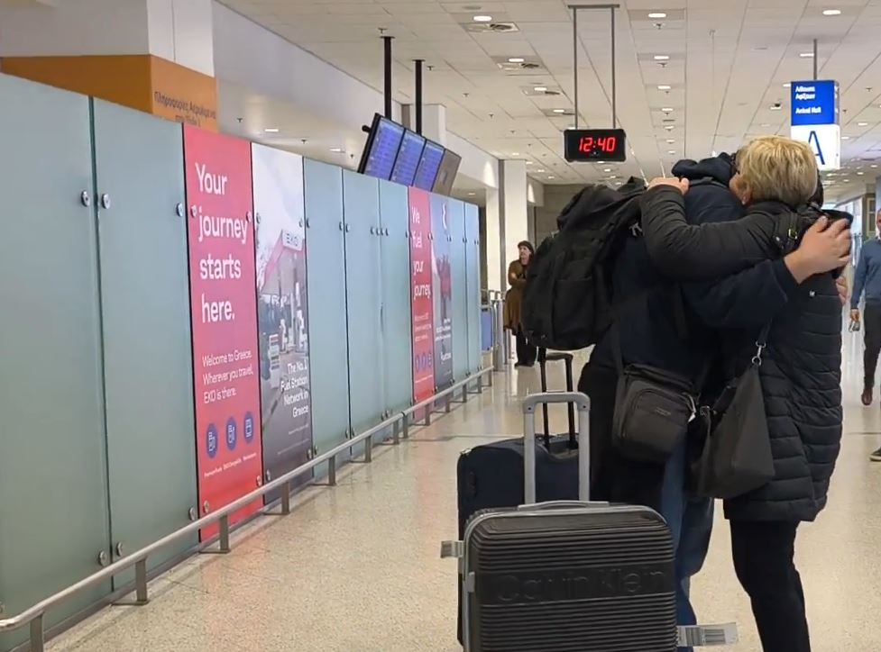 Συγκλονίζουν οι Έλληνες που επιστρέφουν από τη Μέση Ανατολή